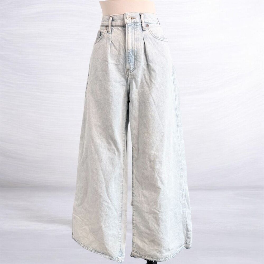 Express Relaxed Wide Leg Light Wash High Rise Waisted Jeans 4S Distressed